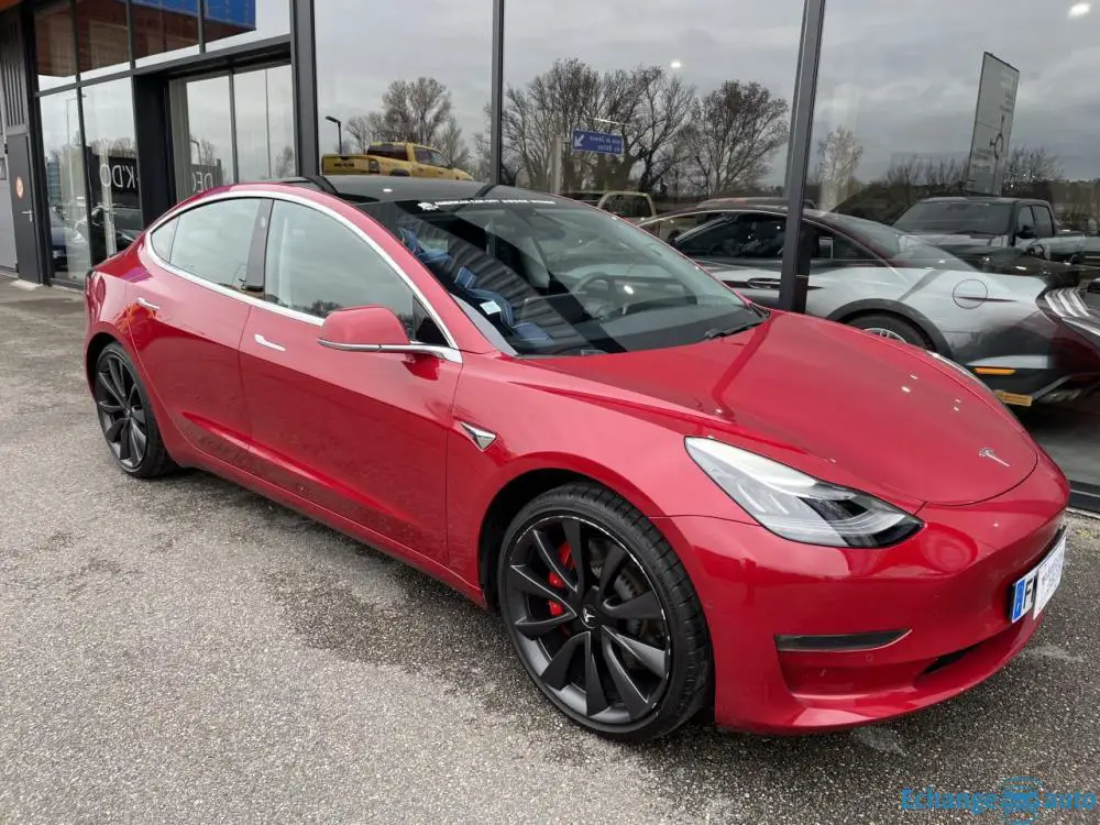 TESLA MODEL 3