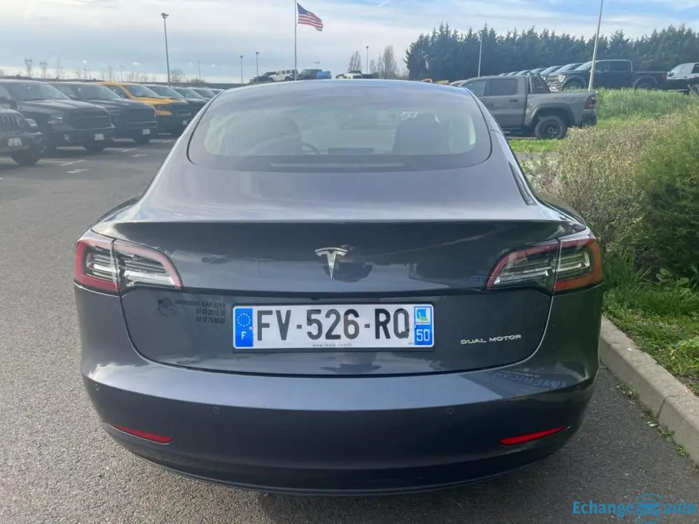 TESLA MODEL 3