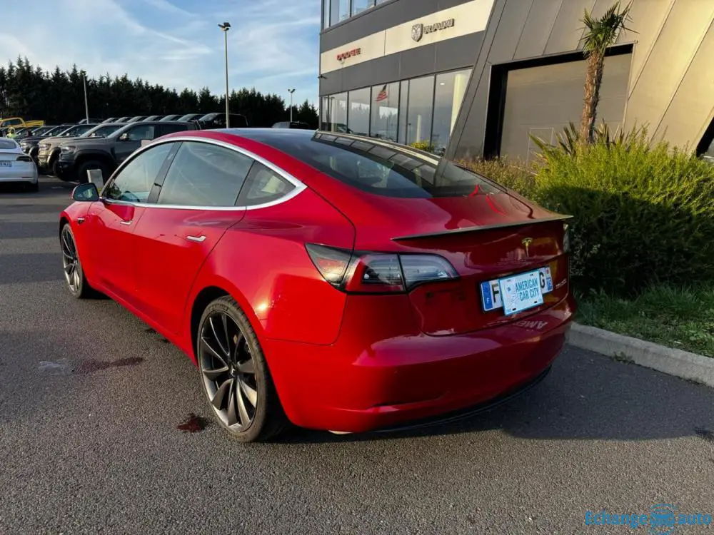 TESLA MODEL 3