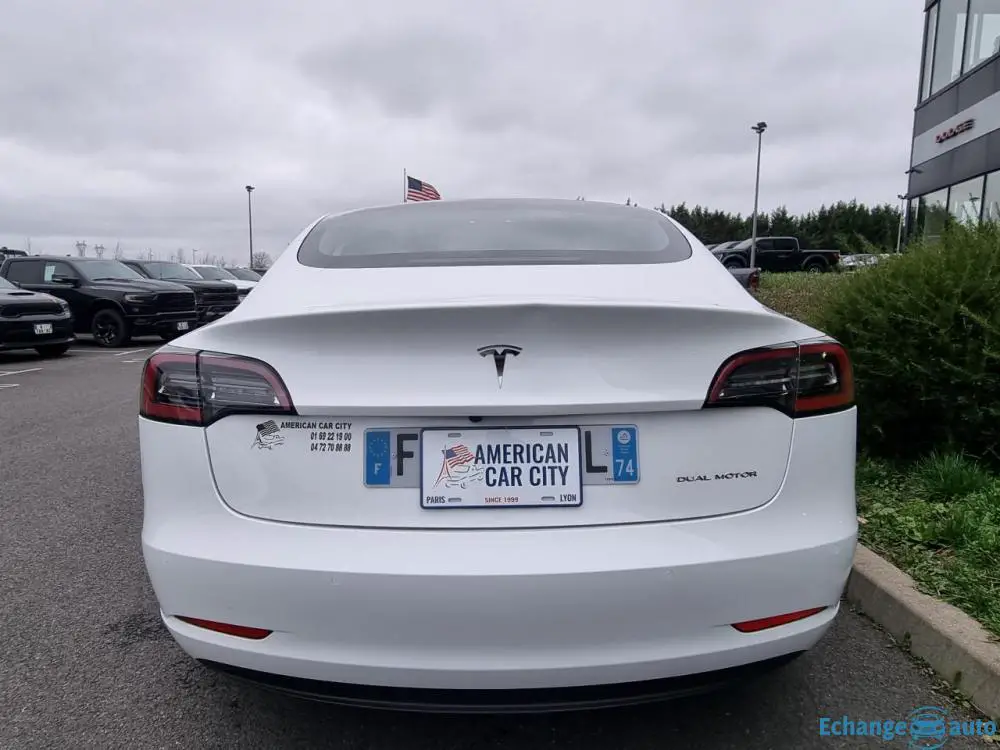 TESLA MODEL 3