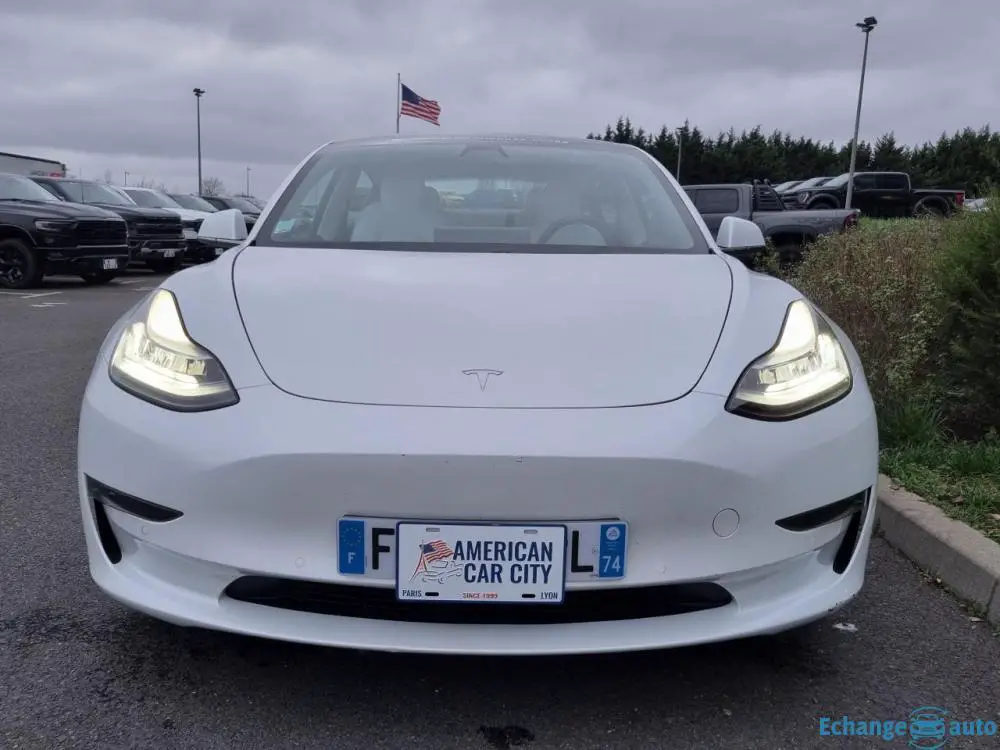 TESLA MODEL 3