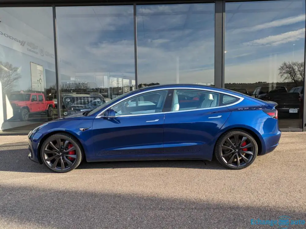 TESLA MODEL 3