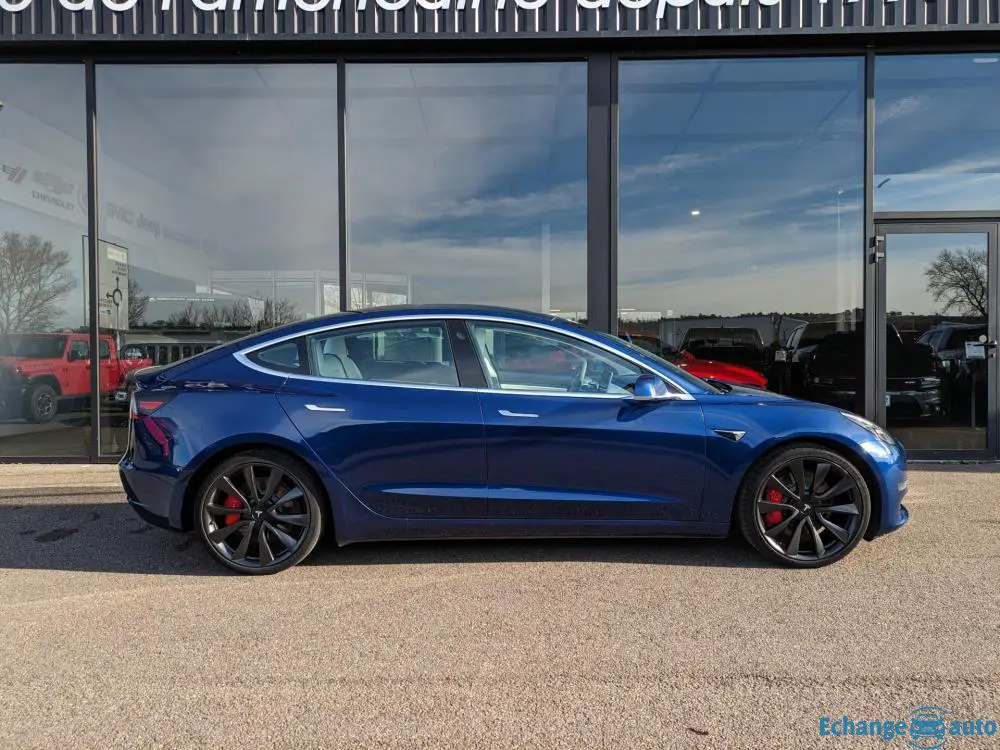 TESLA MODEL 3