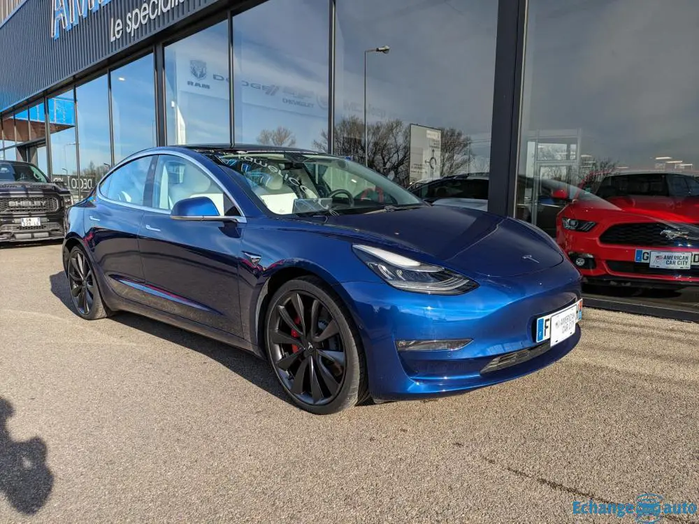 TESLA MODEL 3