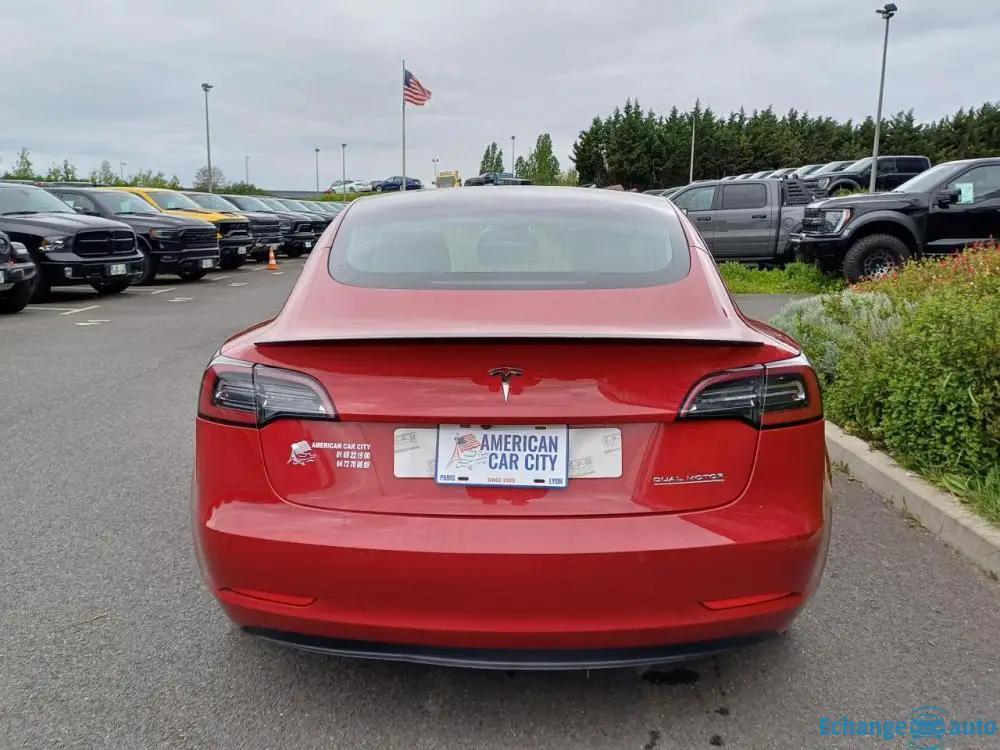 TESLA MODEL 3