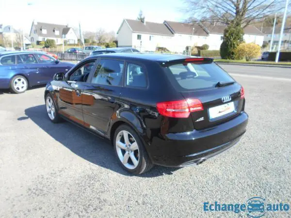 Audi A3 Sportback 1.6 TDI 105 Attraction Pack extérieur S-Line