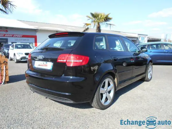 Audi A3 Sportback 1.6 TDI 105 Attraction Pack extérieur S-Line