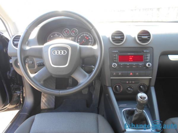 Audi A3 Sportback 1.6 TDI 105 Attraction Pack extérieur S-Line