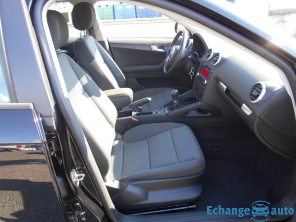 Audi A3 Sportback 1.6 TDI 105 Attraction Pack extérieur S-Line